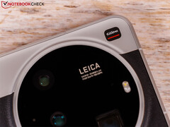 Não está claro se o Xiaomi 17 Ultra contará com quatro sensores na parte traseira. Na foto: a parte traseira do Xiaomi 15 Ultra. (Fonte da imagem: Notebookcheck)