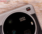 Não está claro se o Xiaomi 17 Ultra contará com quatro sensores na parte traseira. Na foto: a parte traseira do Xiaomi 15 Ultra. (Fonte da imagem: Notebookcheck)