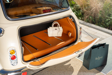 Ao contrário de muitos outros restomods elétricos, o Mini eMastered mantém um compartimento de bagagem de tamanho decente. (Fonte da imagem: David Brown Automotive)