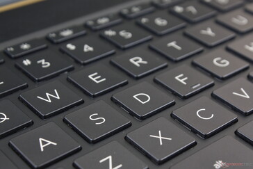 As teclas do teclado equilibram o feedback e viajam melhor do que na maioria dos outros Ultrabooks