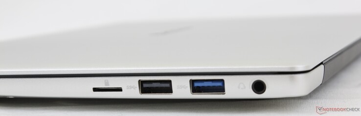 Certo: Leitor MicroSD, USB-A 2.0, USB-A 3.0, fone de ouvido 3.5 mm