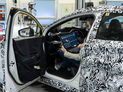 A Nissan está dando continuidade à sua parceria com a empresa de IA Monolith para acelerar o desenvolvimento de veículos e reduzir os testes físicos. (Imagem: Nissan)