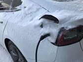Os proprietários da Tesla agora podem aquecer apenas a porta de carregamento após a última atualização (Fonte da imagem: teslamotors on Reddit)