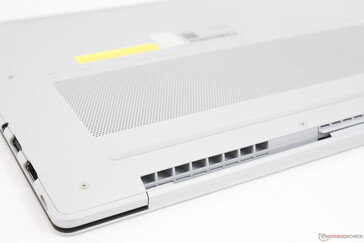 Aberturas de exaustão ao longo da parte traseira do chassi