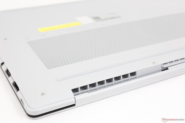 Aberturas de exaustão ao longo da parte traseira do chassi