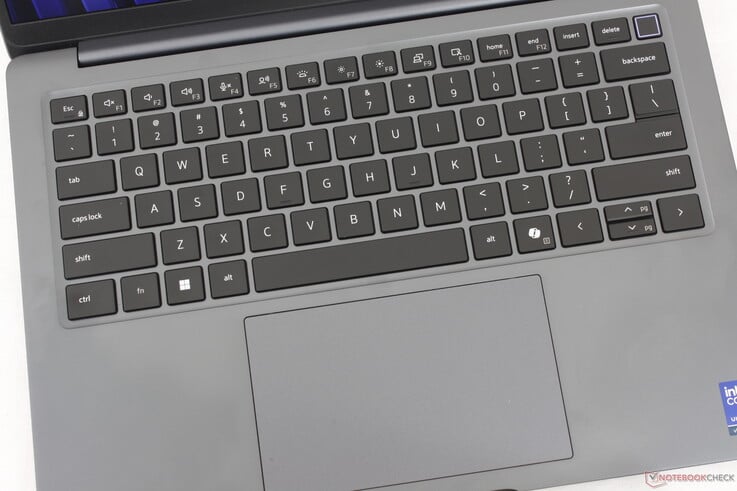 Experiência de digitação e uso do clickpad idêntica à do Dell Pro 7 13 2-em-1