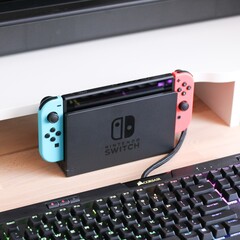 O Nintendo Switch é agora 50 euros/£50 mais barato do que o modelo Switch OLED. (Fonte da imagem: Andrew M)