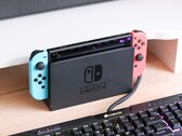 O Nintendo Switch é agora 50 euros/£50 mais barato do que o modelo Switch OLED. (Fonte da imagem: Andrew M)