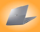 O ThinkBook 14 Gen Q8Y no acabamento Luna Grey.