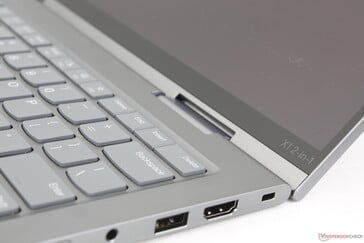 O botão liga/desliga fica na borda, ao contrário da maioria dos outros laptops