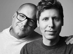 Uma foto de Jony Ive com Sam Altman anunciando a fusão da OpenAI e da Io (fonte da imagem: OpenAI)