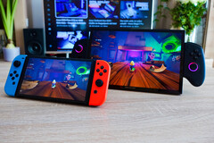 Nintendo Switch OLED vs. OneXplayer X1 Pro - Os Smurfs 2. (Fonte da imagem: Marc Herter/ Notebookcheck)
