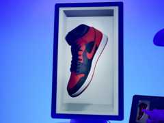 Os novos monitores HLD (na foto) estarão disponíveis em três tamanhos diferentes: 16 polegadas, 27 polegadas e 86 polegadas. (Fonte da imagem: Looking Glass Factory)