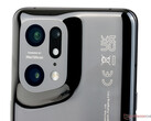 O Find X6 Pro deve vir em duas variantes do SoC; Find X5 Pro fotografado. (Fonte da imagem: NotebookCheck)