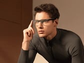 O Smart Audio Glasses pode ser adquirido no AliExpress por US$ 86,54. Na foto: uma imagem promocional do wearable. (Fonte da imagem: Xiaomi)