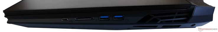 Right side: 1x USB 3.1 Gen1 Type-C, UHS-II SD card reader, 2x USB 3.1 Gen1 Type-A