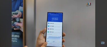 Pontuação AnTuTu do Samsung Galaxy S24 Ultra (imagem via Khôi Ngọng no YouTube)