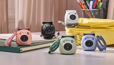 A Instax Pal em todas as suas cinco cores (Fonte da imagem: Fujifilm)