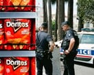 Um estudante de 17 anos foi preso depois que um sistema de segurança de IA identificou erroneamente sua sacola de batatas fritas como uma arma. (Fonte da imagem: Andre Moura/Pexels, Darya Sannikova/Pexels)