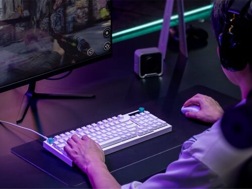 Teclado para jogos Logitech G316 X, apresentado na cor branca