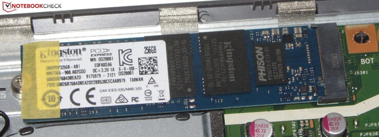 Um SSD PCIe 3.0 serve como a unidade do sistema.