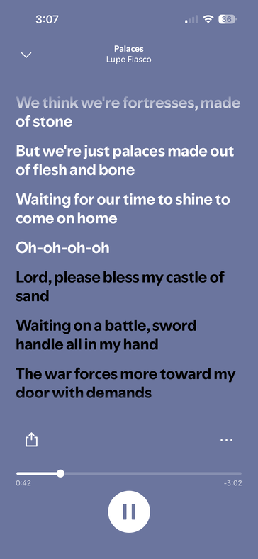 ...em comparação com a guia de letras no Spotify.