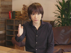 Masahiro Sakurai, criador de jogos da Nintendo, sentado à mesa (Fonte da imagem: The Guardian)