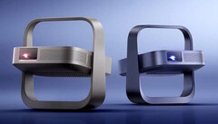 Os projetores Elfin Flip 4K (à esquerda) e Flip Laser se dobram em uma unidade vertical compacta para armazenamento.