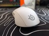 Parte traseira com o logotipo da SteelSeries.
