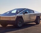 Um Cybertruck da Tesla. A Tesla está oferecendo um ano de Full Scale Driving (FSD) gratuito para os proprietários (Fonte da imagem: Greg Pajo Car and Driver)