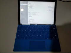 O Surface Pro 8 será parecido com seu predecessor. (Fonte da imagem: u/unreliable_noob)