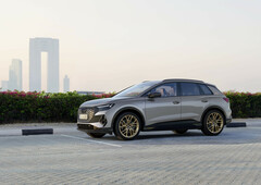 O Audi Q4 e-tron, totalmente elétrico, recebeu algumas atualizações notáveis para o ano modelo 2024. (Fonte da imagem: Audi)