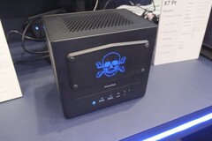 O Minisforum AtomMan X7 Pt com resfriamento líquido é a mais recente adição à família de mini PCs AtomMan de alto nível. (Fonte: PC Watch)