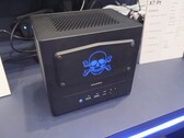O Minisforum AtomMan X7 Pt com resfriamento líquido é a mais recente adição à família de mini PCs AtomMan de alto nível. (Fonte: PC Watch)