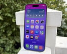 De acordo com o site Apple, o painel OLED de 6,3 polegadas do iPhone 17 atinge um brilho de até 3.000 nits em ambientes externos. (Fonte da imagem: Notebookcheck)