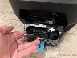 Cabo de alimentação retrátil para a fonte de alimentação