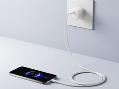 O minicarregador de 45 W custa cerca de US$ 8 na China. Na foto: uma imagem promocional do adaptador de energia. (Fonte da imagem: Xiaomi)