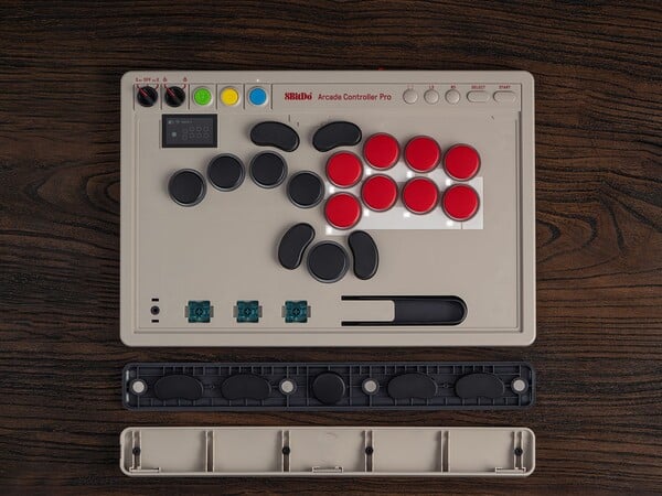 O controle de arcade 8BitDo pode ser facilmente personalizado.