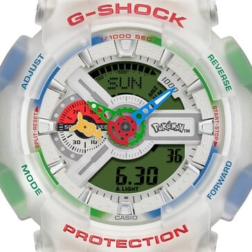 Close-up do mostrador do G-Shock GA-110 com tema Pokémon, mostrando o ponteiro em forma de Pikachu e o logotipo do Pokémon.