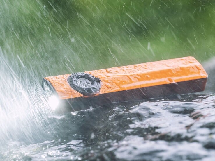 A Olight ArkPro Ultra possui classificação IPX7 de resistência à água.