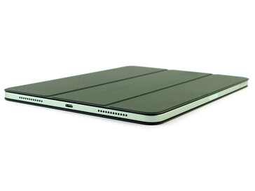 iPad Air 10.9 no Smart Folio em ambos os lados