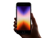 O iPhone SE de terceira geração oferece uma duração de bateria significativamente mais longa do que seu predecessor. (Fonte de imagem: Apple)