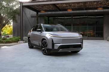 2027 Toyota Highlander Limited Spellbound em dois tons.