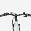 A e-bike de quadro baixo Decathlon Rockrider E-ACTV 100 tem um suporte para telefone SP Connect. (Fonte da imagem: Decathlon)