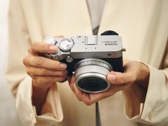 A Fujifilm GFX100RF possui um sensor de formato médio de 102 MP em um corpo compacto. (Fonte da imagem: Fujifilm)