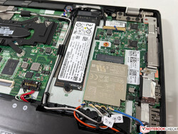 O SSD M.2-2280 pode ser substituído.