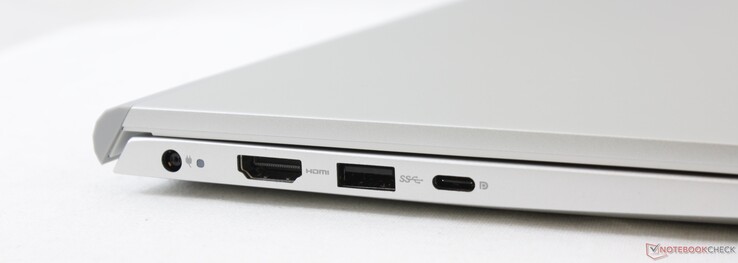 Esquerda: adaptador AC, HDMI 1.4, USB-A 3.2 Gen. 1, USB-C Gen. 2 c/ DisplayPort e fornecimento de energia