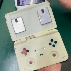 O invólucro de um dispositivo portátil para jogos MagicX em forma de concha se parece bastante com o Retroid Pocket Flip 2. (Fonte da imagem: MagicX)