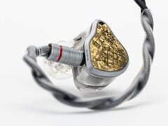 O Moondrop Armature Art 24 utiliza drivers de armadura balanceada para reproduzir música de alta resolução.
