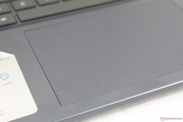 O clickpad é suave, com apenas um pouco de aderência em velocidades mais lentas para maior precisão